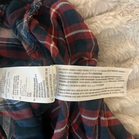 Abercrombie and Fitch women’s wrap front plaid shirt size small - Picture 4 of 4